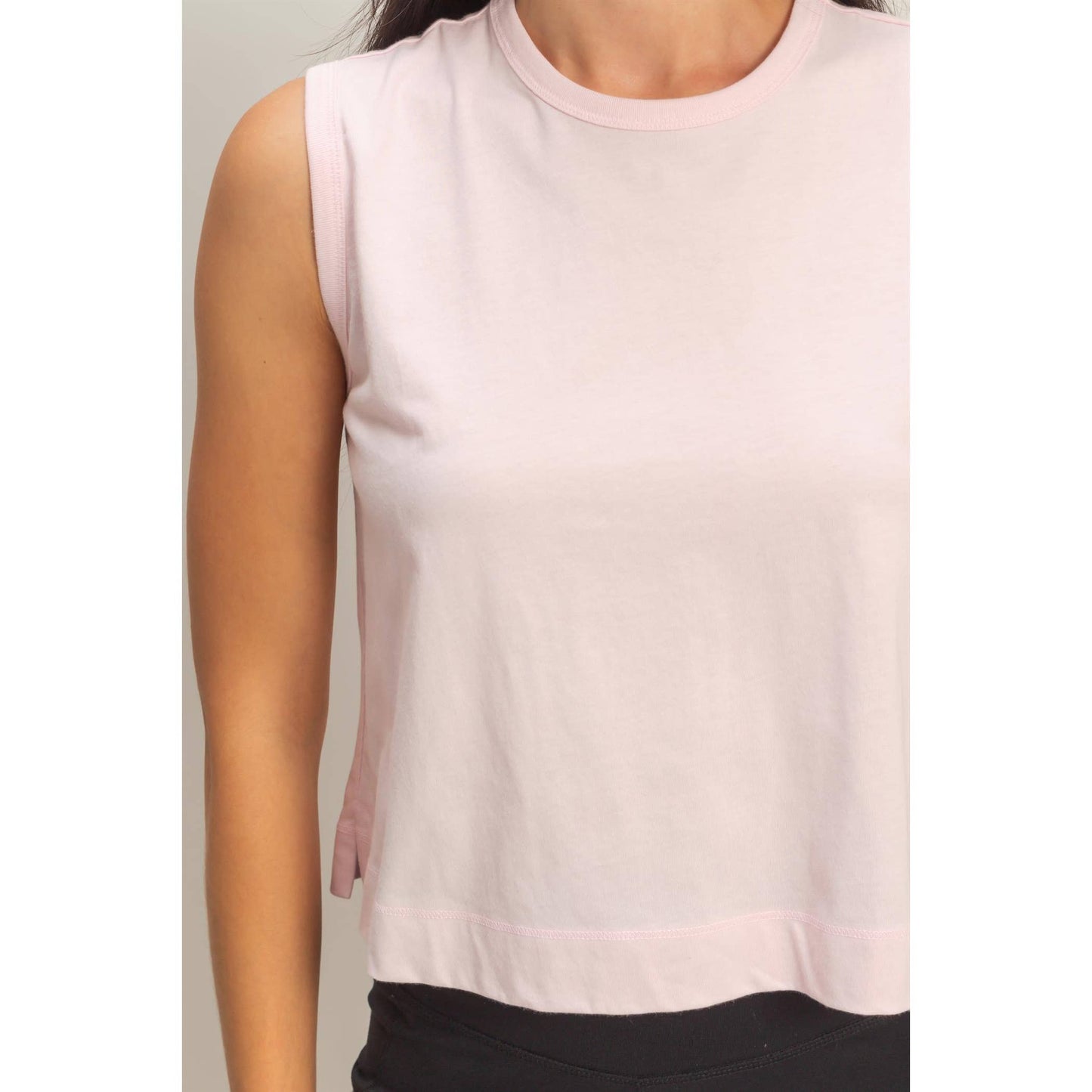2058 Sleeveless Crew Neck Top With Back Pleats