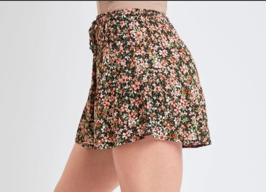 1420 Flounce Tier Shorts