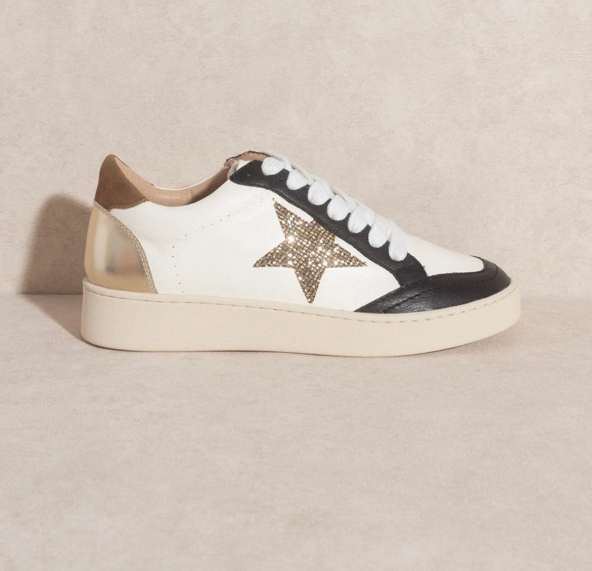 1569 Eliana Black Sneakers