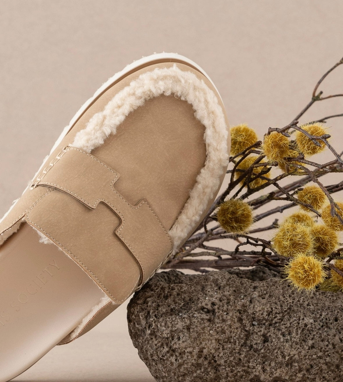 1586 The Avalon Cozy Loafer