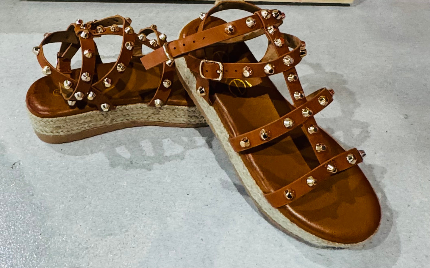 0496 Criss Cross Sandals