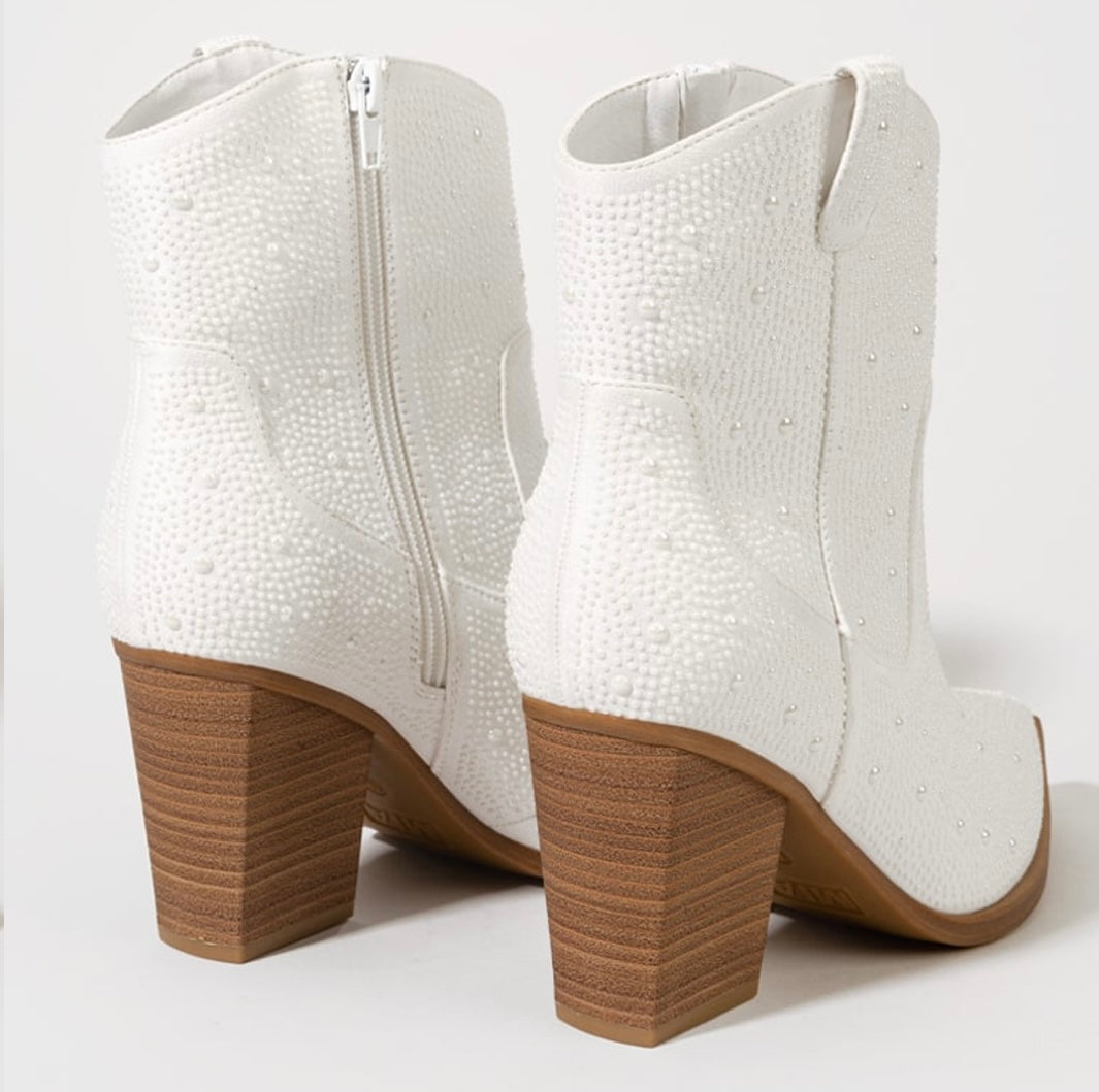 0080 MIA White Pearl Boots