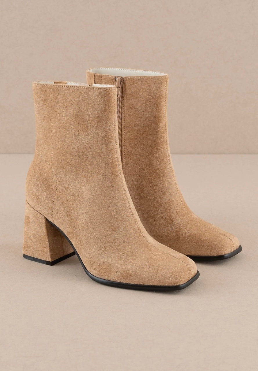 1587 The Queens Square Toe Block Bootie